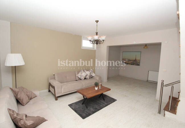 İstanbul Büyükçekmece'de Bahçeli ve 4 Yatak Odalı Tripleks Villa 40