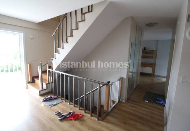 İstanbul Büyükçekmece'de Bahçeli ve 4 Yatak Odalı Tripleks Villa 25