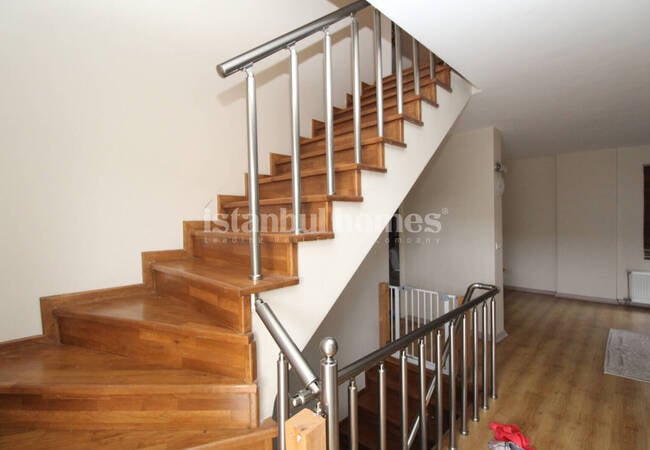 İstanbul Büyükçekmece'de Bahçeli ve 4 Yatak Odalı Tripleks Villa 24