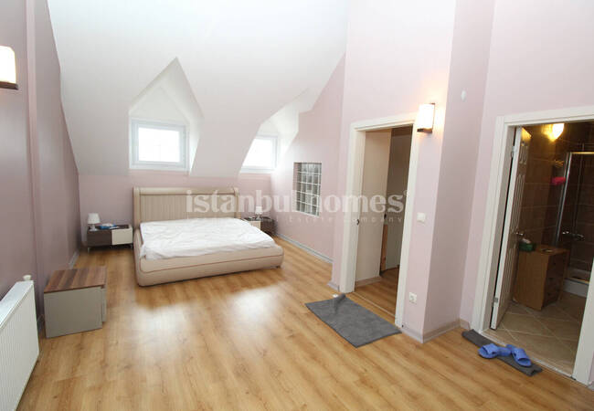 İstanbul Büyükçekmece'de Bahçeli ve 4 Yatak Odalı Tripleks Villa 28