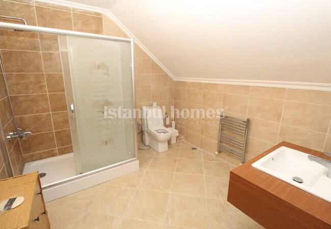 İstanbul Büyükçekmece'de Bahçeli ve 4 Yatak Odalı Tripleks Villa 30