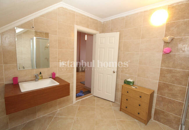 İstanbul Büyükçekmece'de Bahçeli ve 4 Yatak Odalı Tripleks Villa 31