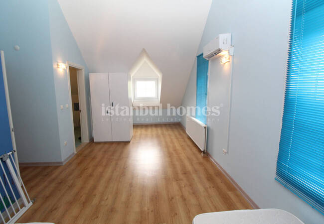 İstanbul Büyükçekmece'de Bahçeli ve 4 Yatak Odalı Tripleks Villa 27