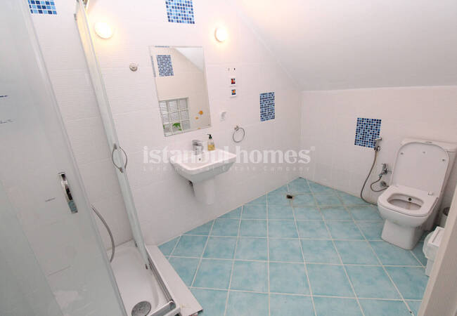 İstanbul Büyükçekmece'de Bahçeli ve 4 Yatak Odalı Tripleks Villa 33