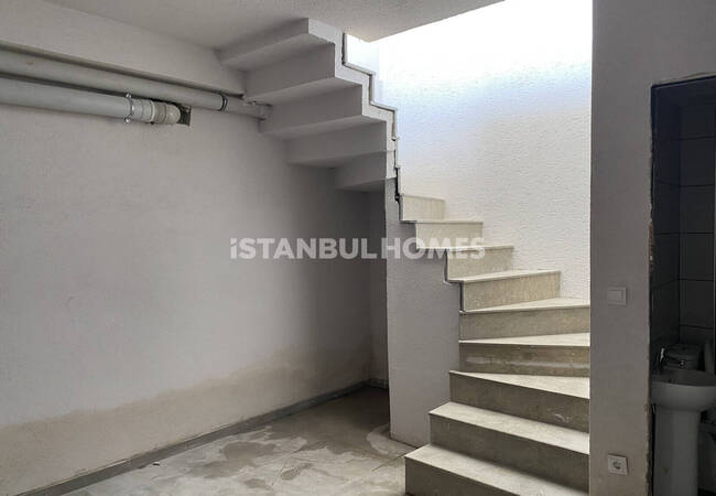 卡德柯伊黄金地段的商业地产 11