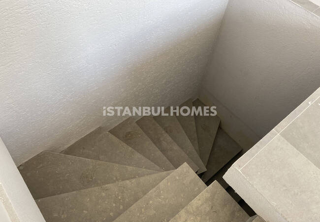 卡德柯伊黄金地段的商业地产 14