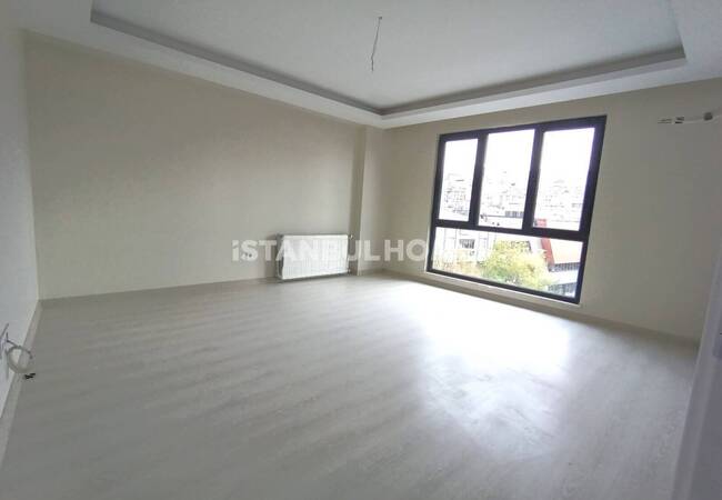 Middle Floor Ready to Move Flat in İstanbul Beyoğlu 6