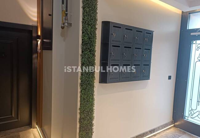 Middle Floor Ready to Move Flat in İstanbul Beyoğlu 15
