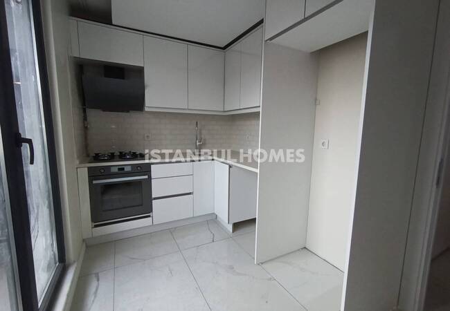 Middle Floor Ready to Move Flat in İstanbul Beyoğlu 7