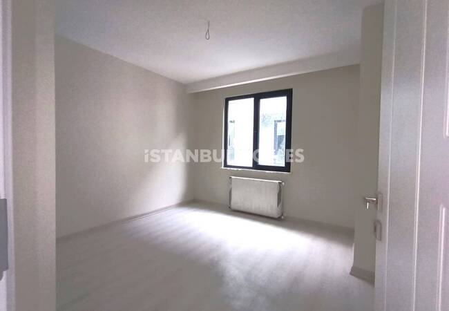 Middle Floor Ready to Move Flat in İstanbul Beyoğlu 9