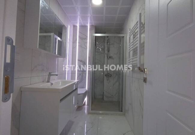 Middle Floor Ready to Move Flat in İstanbul Beyoğlu 11