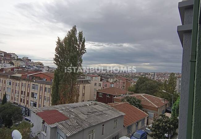 Middle Floor Ready to Move Flat in İstanbul Beyoğlu 12