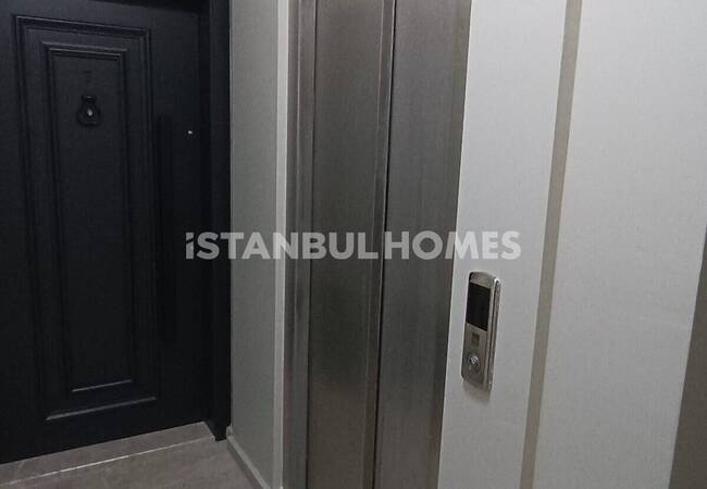 Middle Floor Ready to Move Flat in İstanbul Beyoğlu 14