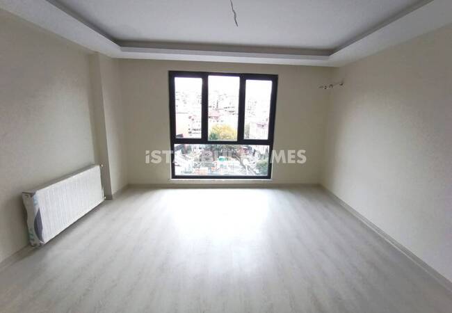 Middle Floor Ready to Move Flat in İstanbul Beyoğlu 5