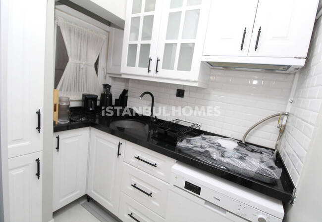 İstanbul Beyoğlu'nda Galata Kulesi Manzaralı Eşyalı Daire 11