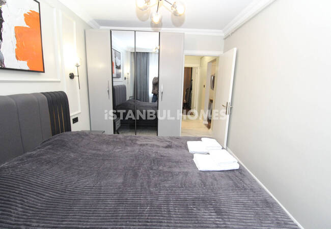 İstanbul Beyoğlu'nda Galata Kulesi Manzaralı Eşyalı Daire 13