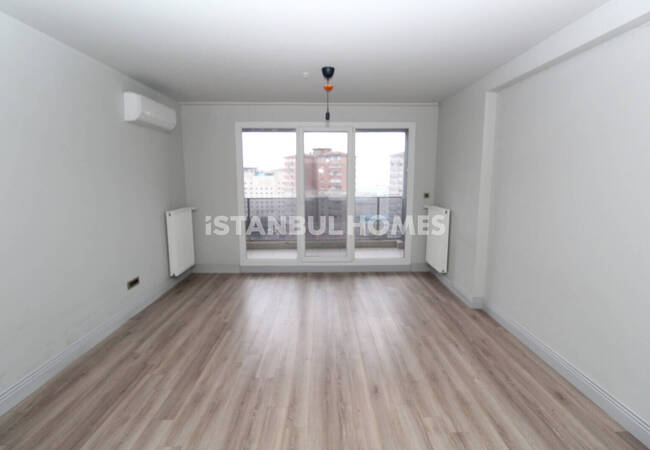 1-bedroom Apartment in Project with Shopping Center in Buyukcekmece 1