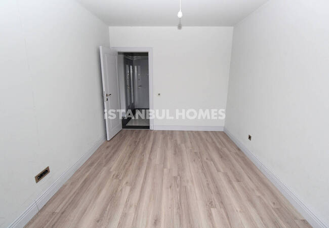 1-bedroom Apartment in Project with Shopping Center in Buyukcekmece 7