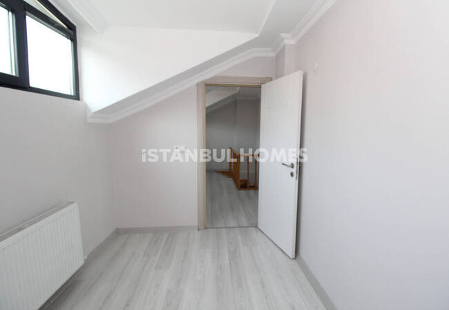 İstanbul Eyüpsultan'da Geniş İç Mekanlara Sahip Dubleks Daire 24