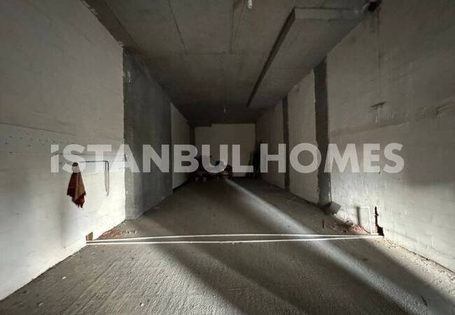 Магазины рядом с автомагистралями и метробусом в Эсеньюрте 10