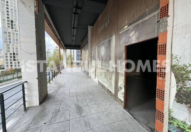 Магазины рядом с автомагистралями и метробусом в Эсеньюрте 11