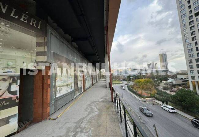 Магазины рядом с автомагистралями и метробусом в Эсеньюрте 7