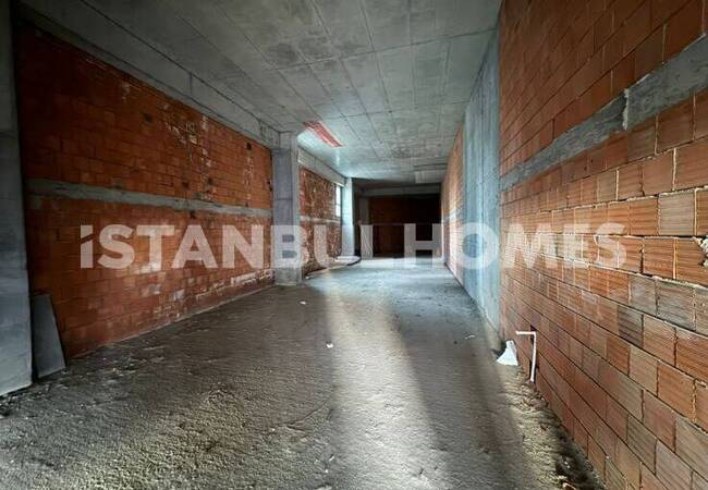 Магазины рядом с автомагистралями и метробусом в Эсеньюрте 8