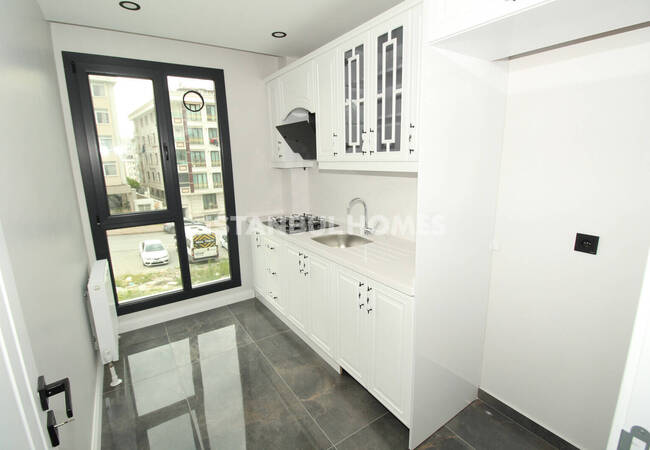 Apartments in a Complex on Link Road in Esenyurt 8