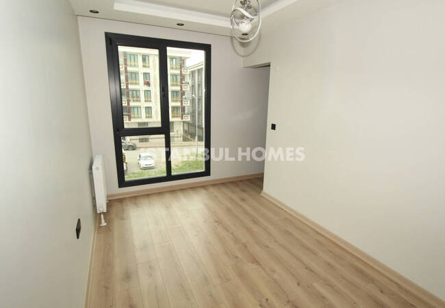 Apartments in a Complex on Link Road in Esenyurt 15