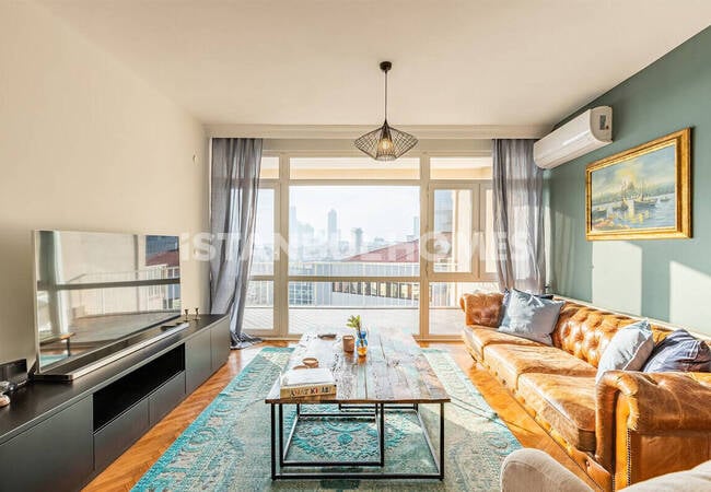 3-Bedroom Furnished Flat Near Public Transportation in Istanbul