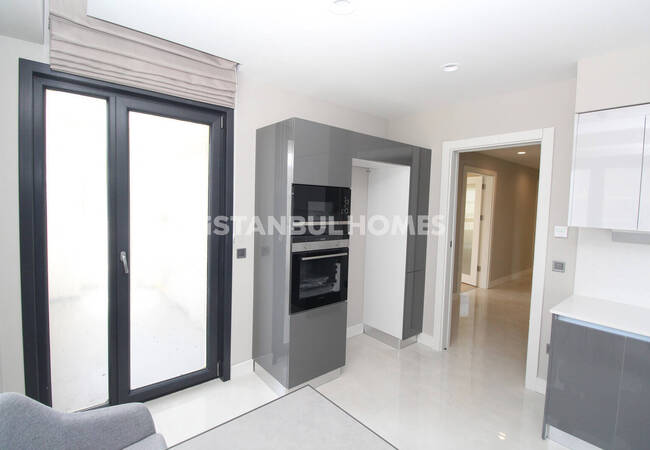 Flats in a Complex with Pool in Bagcilar Istanbul 9