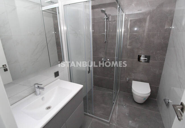 Flats in a Complex with Pool in Bagcilar Istanbul 14