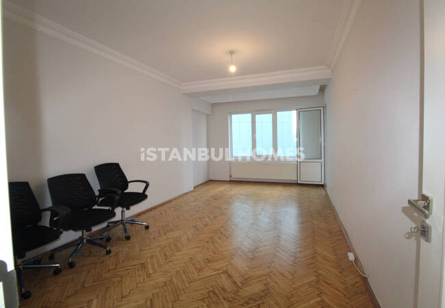 3-bedroom Flat in a Complex Near Amenities in Istanbul Sisli 3