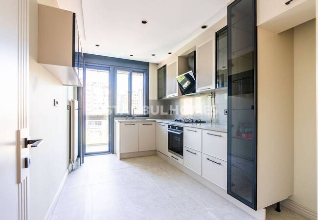 Renovated Key-ready Flat Near the Metro in Istanbul Kadikoy 11