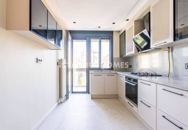 Renovated Key-ready Flat Near the Metro in Istanbul Kadikoy 12