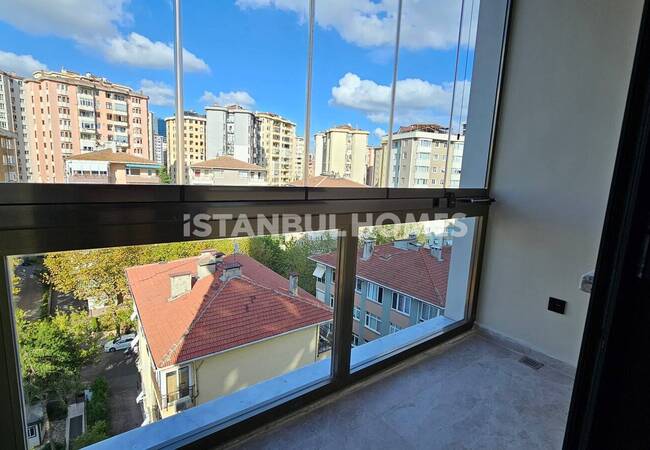 Renovated Key-ready Flat Near the Metro in Istanbul Kadikoy 21