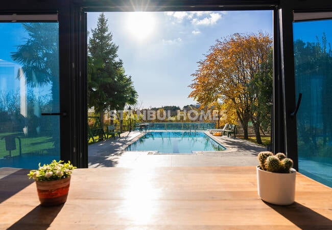 Superbes Maisons À Istanbul Avec Piscine Privée Et Jardin 25