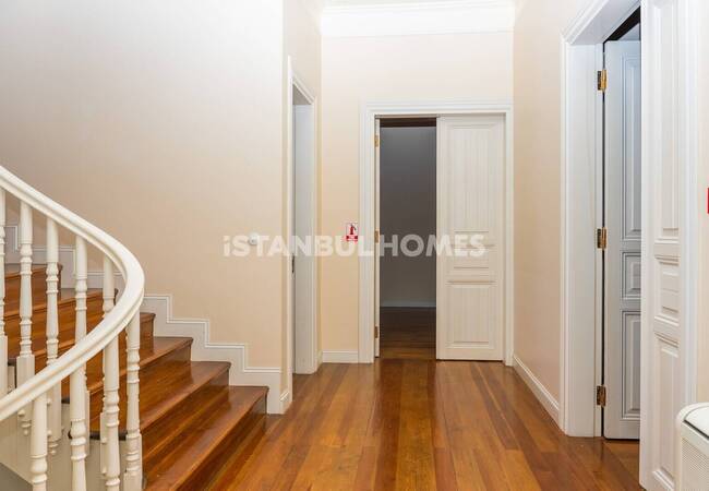 خانه ۷ خوابه با باغ محوطهسازی شده در کادیکوی 12