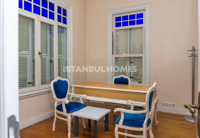 خانه ۷ خوابه با باغ محوطهسازی شده در کادیکوی 8