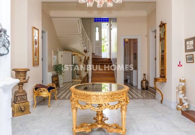 خانه ۷ خوابه با باغ محوطهسازی شده در کادیکوی 2