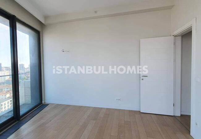 Maltepe'de Havuzlu Site İçinde Şık Daire 13