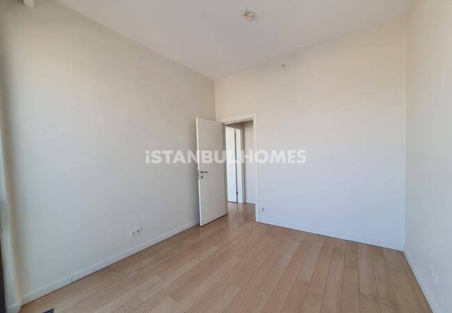 Maltepe'de Havuzlu Site İçinde Şık Daire 14