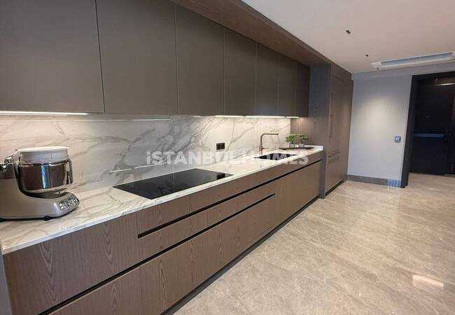 İstanbul’da Kapalı Havuzu Bulunan Sitede Seçkin Daireler 11