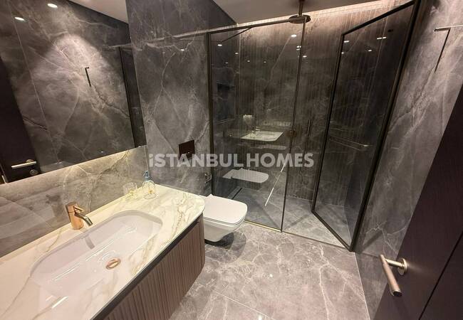 İstanbul’da Kapalı Havuzu Bulunan Sitede Seçkin Daireler 17