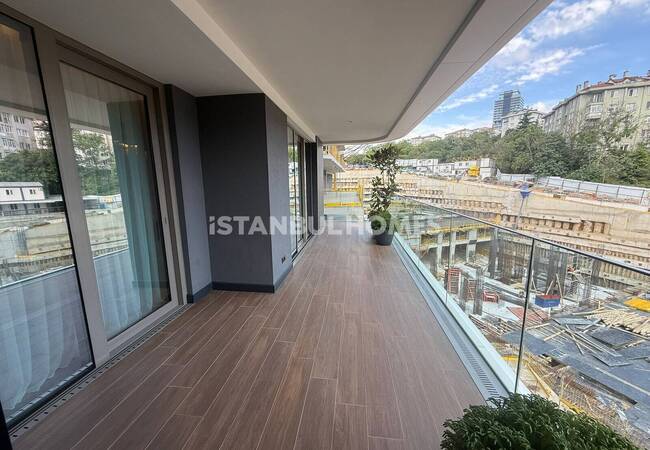 İstanbul’da Kapalı Havuzu Bulunan Sitede Seçkin Daireler 19