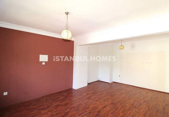 Spacious 3-bedroom Flat Near the Bosphorus 4