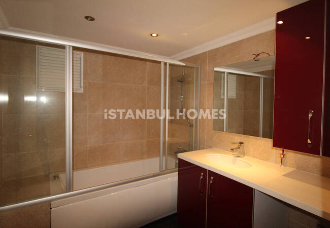 Flat Near the Coast and Marmaray Station in Bakırköy 16