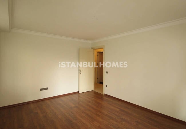 Flat Near the Coast and Marmaray Station in Bakırköy 11