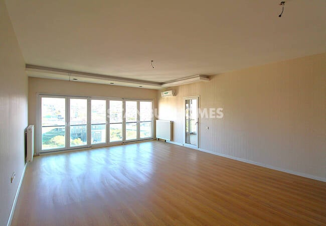 Istanbul Homes ® تقدم شققاً للبيع في بيليكدوزو. الشقق الواسعة بالقرب من المرسى تقع في مجمع مع مسبح، وأمن، وكراج للسيارات. 13