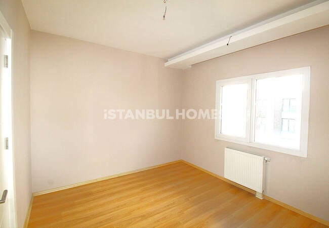 Istanbul Homes ® تقدم شققاً للبيع في بيليكدوزو. الشقق الواسعة بالقرب من المرسى تقع في مجمع مع مسبح، وأمن، وكراج للسيارات. 30